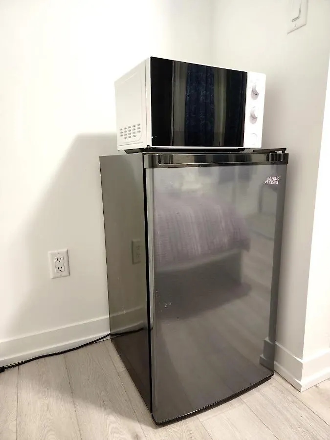 King Bed Tv Private Ensuite Retreat Bathroom Or Economical Double Bed Room Toronto 0*,