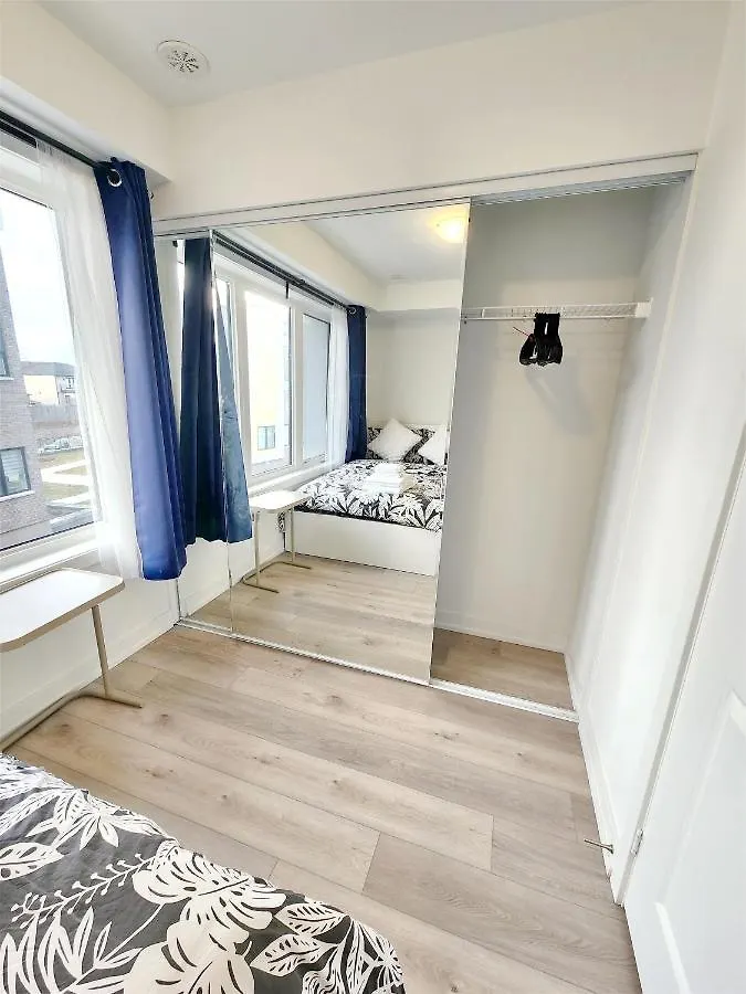 Guest house King Bed Tv Private Ensuite Retreat Bathroom Or Economical Double Bed Room Toronto Canada