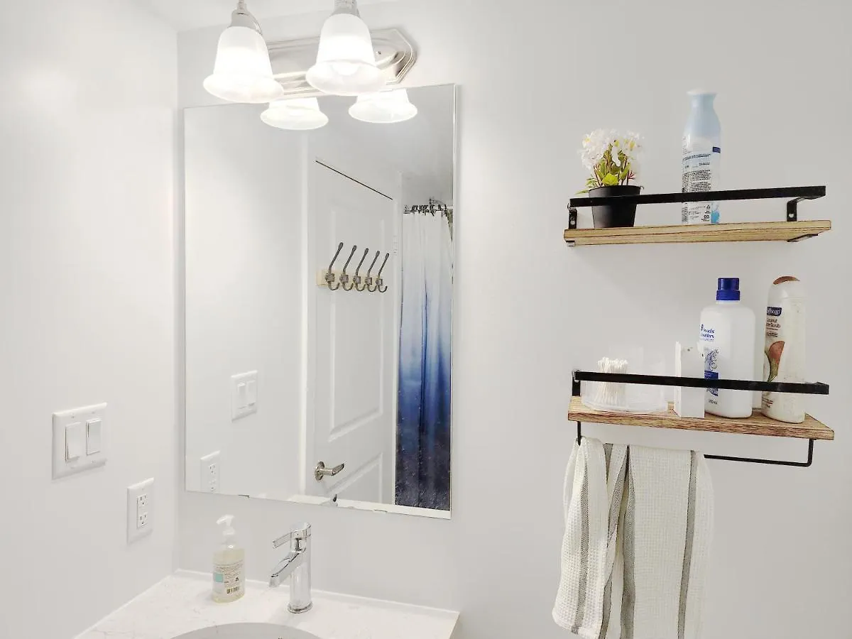 King Bed Tv Private Ensuite Retreat Bathroom Or Economical Double Bed Room Toronto 0*,