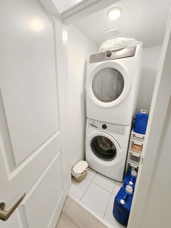 King Bed Tv Private Ensuite Retreat Bathroom Or Economical Double Bed Room Toronto