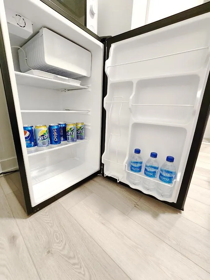 Guest house King Bed Tv Private Ensuite Retreat Bathroom Or Economical Double Bed Room Toronto Canada