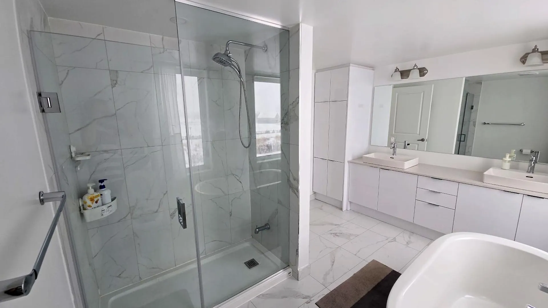 King Bed Tv Private Ensuite Retreat Bathroom Or Economical Double Bed Room Toronto 0*,  Canada