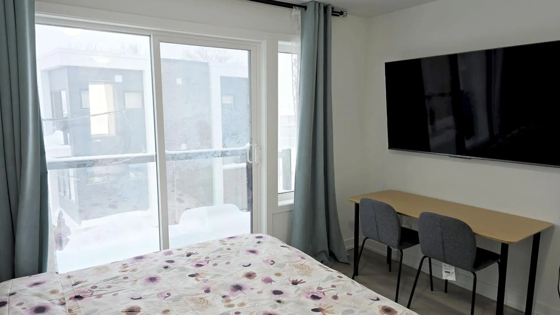 King Bed Tv Private Ensuite Retreat Bathroom Or Economical Double Bed Room Toronto Guest house
