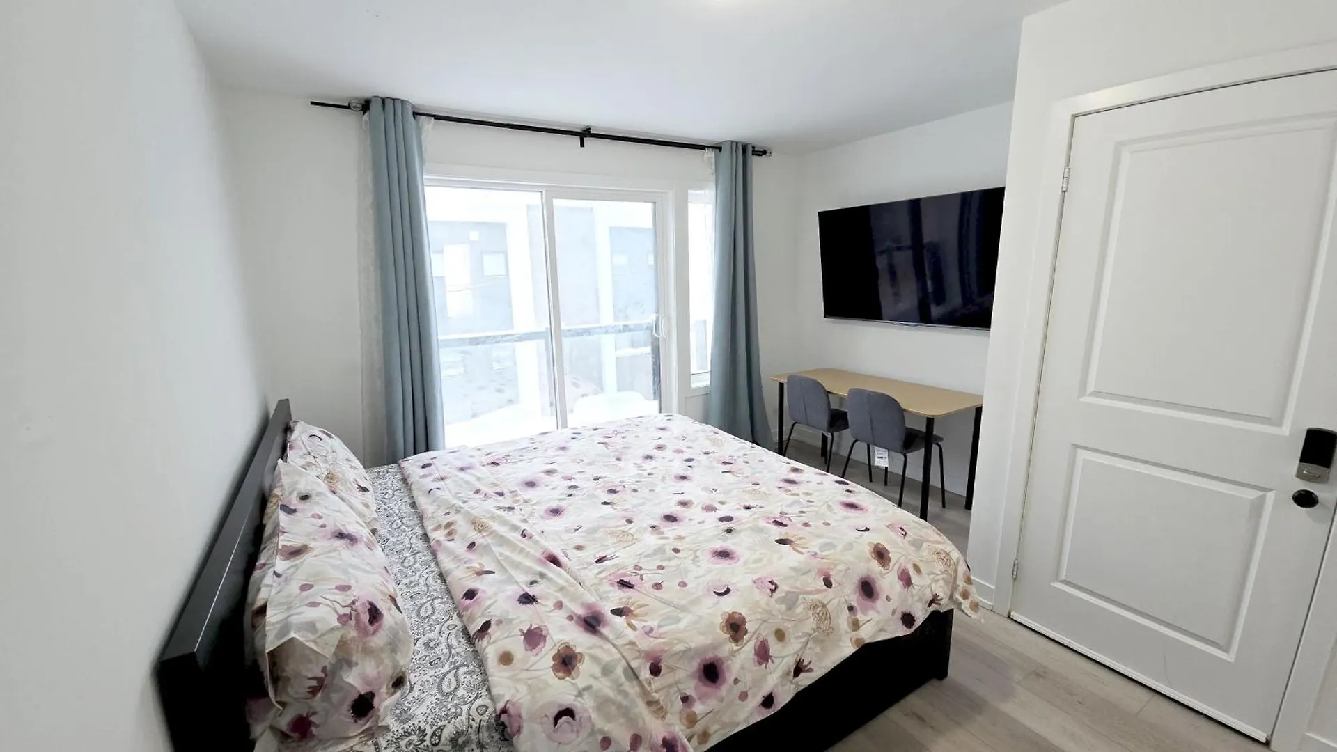 King Bed Tv Private Ensuite Retreat Bathroom Or Economical Double Bed Room location